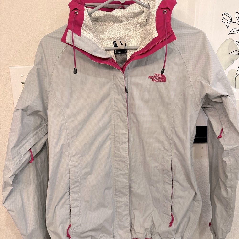 North face rain jacket. 🌧️ Light gray with hot pink lettering. Size S